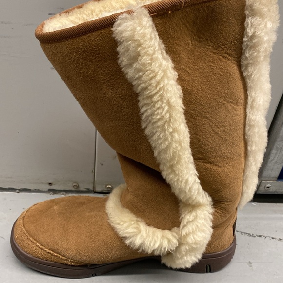 SUNBURST UGGS, Size 8, Great condition outside the repaired rip that was fixed. - Picture 5 of 15